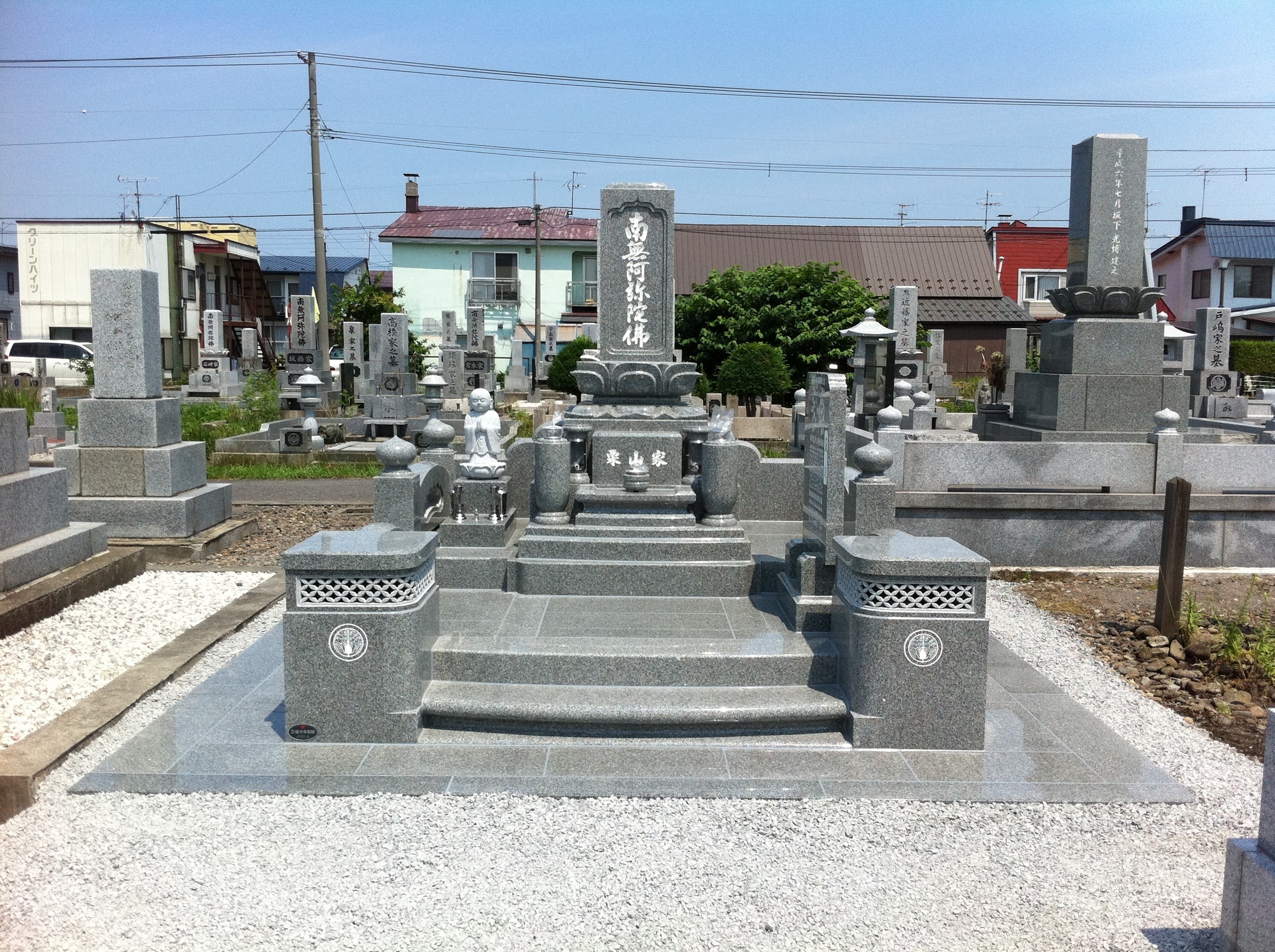 デザイン墓石主流だけども和型はやっぱりカッコいい 旭川のお墓専門店 佐々木石材工業ブログ